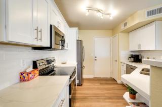 Modern Phoenix Home with Gas Fire Pit - Dogs Welcome - Phoenix - 2
