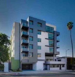 New Designer Corner Penthouse 2 Bedroom w/ 3 Beds - Los Angeles - 2