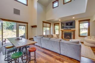 Suncadia Resort Townhome with Grill and Fireplace - 3