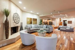 Unbeatable Location - Steps to Moonlight Beach - 6