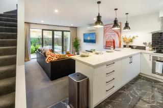 Downtown Delight 2 Bed 1 Bath - Single Garage - Christchurch - 1