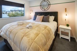 Downtown Delight 2 Bed 1 Bath - Single Garage - Christchurch - 5