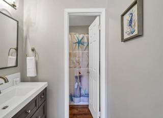Updated Townhome w/pool, Walk to the beach(3-5min) - 5