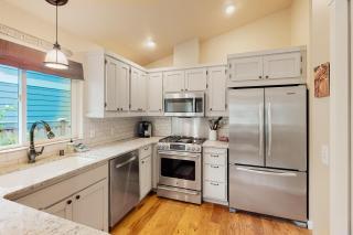 Island Cottage - Madrona Beach - 2