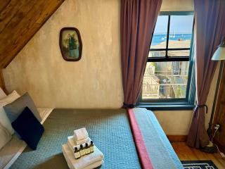 Crew's Quarters Boarding House - Caters to Men - Provincetown - 8