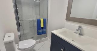 Lake-Walk House 3 Bed 2 Bath Apt - Hamilton - 2