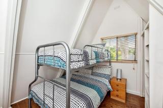 Free night on us this winter at Beach Chalet - Mollymook - 7