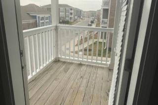 Stylish and Spacious, close to the Hospital. - 5