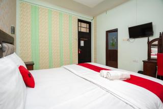 RedDoorz Syariah at Bumi Siliwangi Residence Padang - Padang - 4