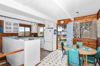 Free night on us this winter at Molly's - Mollymook - 4