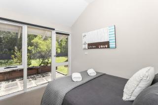 Free night on us this winter at Surfers Reef Escape Mollymook - Mollymook - 3