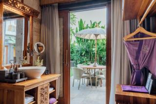 Desa Swan Villas & SPA, Keramas - 9