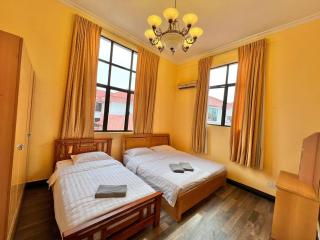 MARINA COURT PENTHOUSE KOTA-KINABALU VACATION HOME 5 BEDROOMS - 15 PAX - Kota Kinabalu - 3
