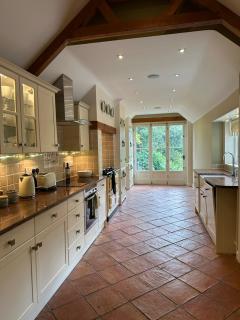Perfectly Positioned Hambleden House - Henley on Thames - 9