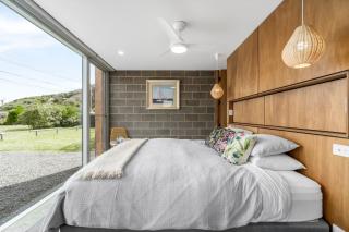 Six Degrees - beach across the road - Wye River - 7