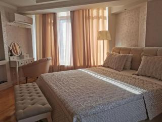 Stunning new design apartment next to park - 0