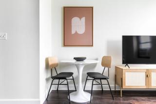 Gold Coast 1BR w Doorman Gym 2 blocks to L CHI-549 - 4