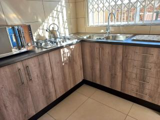 Come Home in Oudtshoorn Self-Catering Units - Oudtshoorn - 4