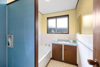 Character Retro Family home in Queenstown - 2