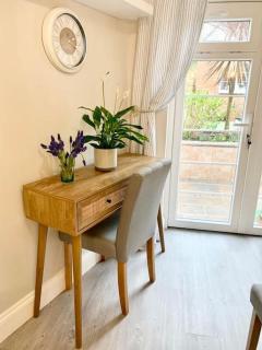 Cozy+elegant Studio@ West London - 1