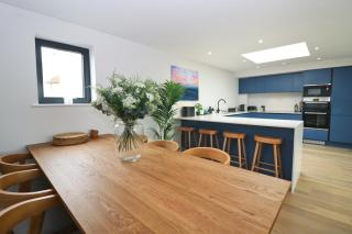 Luxury beachside sea view apartment - 7