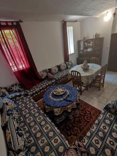 Superbe appartement rénové avec jardin calme - Buis-les-Baronnies - 0
