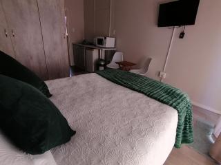 Finch & Fern Guesthouse - Bloemfontein - 8