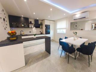 Luxury two-bedroom apartment by the sea U KaLu - Postira - 5