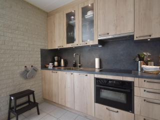 Bungalow with fireplace, in a holiday park - Sint Maartensvlotbrug - 6