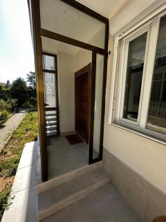 Side Holiday House - 8