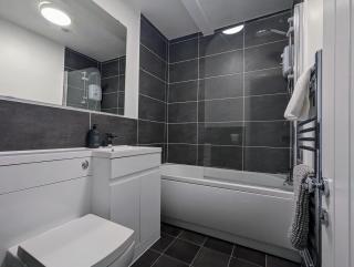 Conegra Road by Wycombe Apartments - High Wycombe - 6