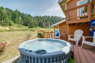 Inviting Manchester Home with Hot Tub Near Beach! - Manchester - 9