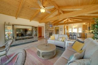 Inviting Manchester Home with Hot Tub Near Beach! - Manchester - 7
