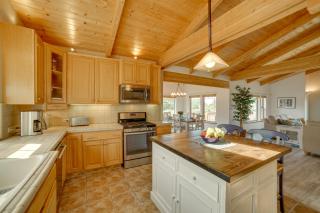 Inviting Manchester Home with Hot Tub Near Beach! - Manchester - 4