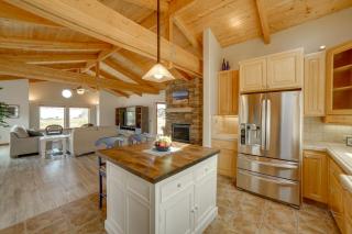 Inviting Manchester Home with Hot Tub Near Beach! - Manchester - 3