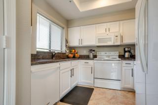 Quiet 55 and Condo with Pool Access in Peoria! - 2