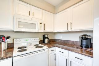 Quiet 55 and Peoria Condo with Pool Access! - Peoria - 1