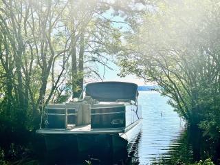 SLEEPS SIX - Rent Entire WATERFRONT CABIN #1 - 8
