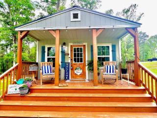 SLEEPS SIX - Rent Entire WATERFRONT CABIN #1 - - 1
