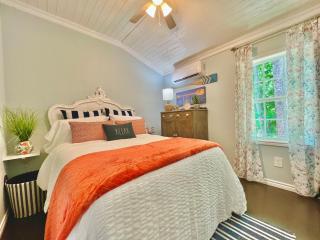 SLEEPS SIX - Rent Entire WATERFRONT CABIN #1 - - 2