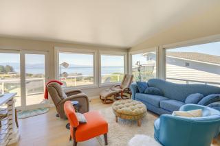 Stunning Home in Coupeville with Deck and Beach Access - 4