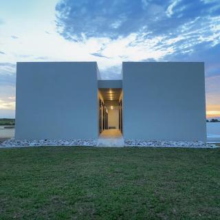 holiday fever x the pool - 9