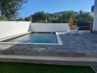 Apartment with a pool mountainview near the sea! - Posedarje - 7