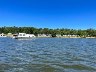 SLEEPS SIX - Rent Entire WATERFRONT Cabin #2 - 1