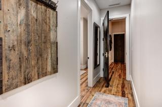 Fabulous Downtown 2 bedroom Condo - 9