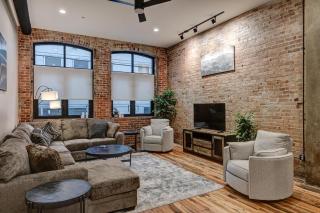 Fabulous Downtown 2 bedroom Condo - 5