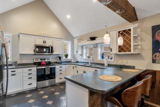 Oxbow Farmhouse - Weaverville - 1