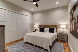 Large 3 bedroom 3 and a half Bath Downtown Condo - Asheville - 2