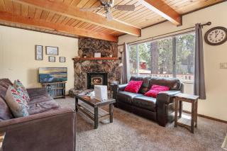 Cabin in the Pines - A cozy home among the pines with hot tub, BBQ, fenced yard! - Big Bear Lake - 8