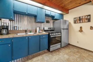 Cabin in the Pines - A cozy home among the pines with hot tub, BBQ, fenced yard! - Big Bear Lake - 3